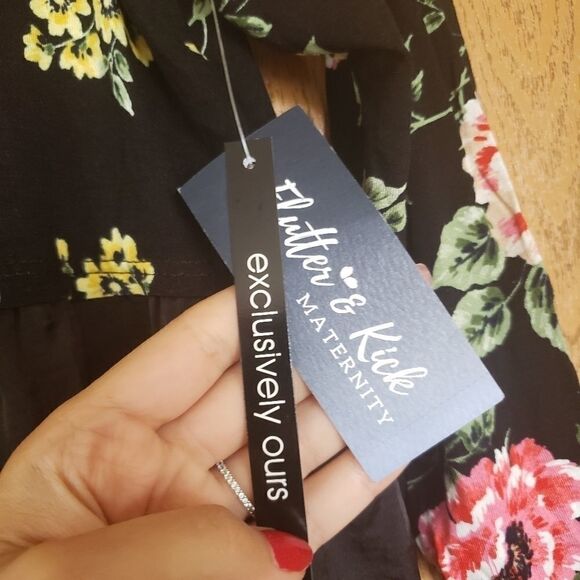 Flutter & Kick Maternity Floral Flowy Vneck Top M NWT - Picture 6 of 8